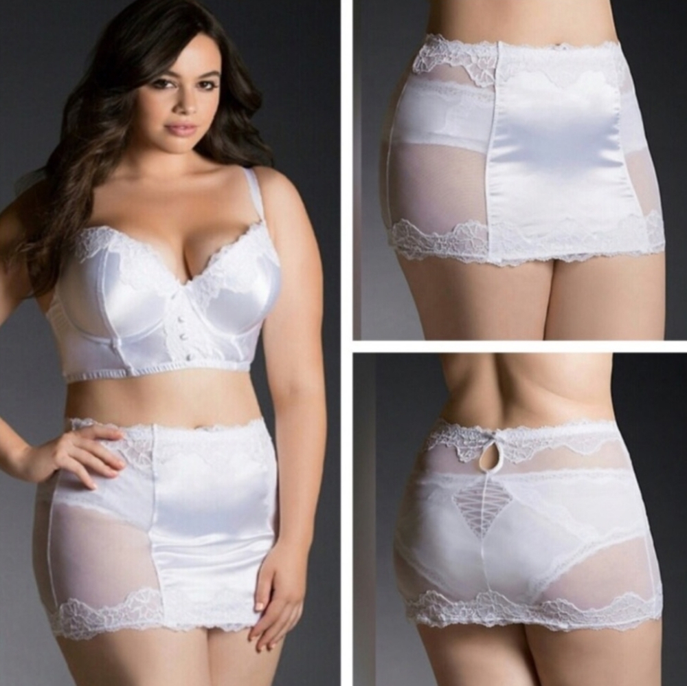 NWT Garter w/ Straps